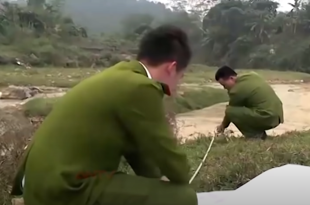 Kết quả khám nghiệm tử thi xác định trên người nạn nhân có một số vết thương song đồ trang sức đeo trên người vẫn còn nguyên vẹn. Nạn nhân tử vong do bị ngạt nước. Xác định đây là vụ án đặc biệt nghiêm trọng, có nhiều dấu hiệu phức tạp, Phòng PC 45 đã lập án đấu tranh.