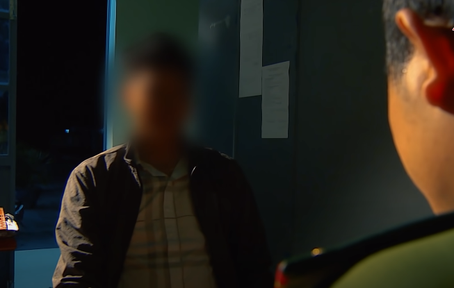 Khi các điều tra viên tiếp xúc nghi can này với những lý do khác, Trần Văn Tân có động thái rất thản nhiên, tự tin. Đến lúc trinh sát bất ngờ hỏi đối tượng này có nghe thông tin về "bóng ma" đêm đột nhập nhà dân gây án hiếp dâm, cướp tài sản hay không. Đối tượng này gương mặt biến sắc khác thường, nên các trinh sát "mời" gã thanh niên này về Công an huyện Ninh Hải để thu thập mẫu tóc trưng cầu giám định AND.