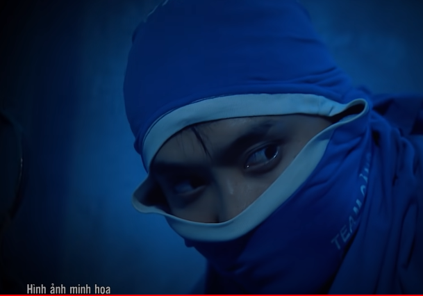 Đến 1h30 sáng hôm sau (19/8/2019) "bóng ma" đêm tái xuất tại nhà người phụ nữ họ Nguyễn khác, trú ở thôn Mỹ Tân 1, xã Thanh Hải. Bất chấp người đàn bà này đã ở tuổi 70, hung thủ vẫn cầm kéo khống chế để hiếp dâm rồi cướp đoạt 900.000 đồng trong túi quần của nạn nhân trước khi tẩu thoát.