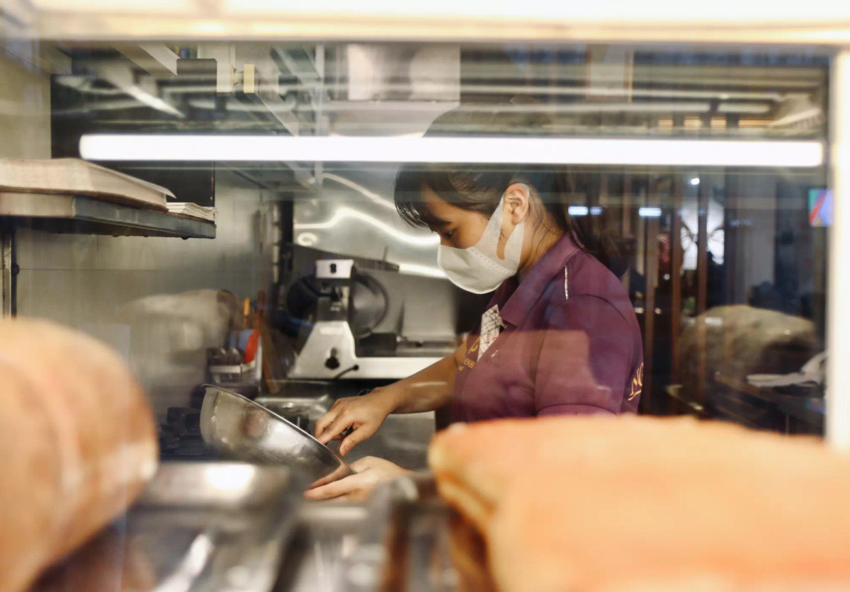 Trước đây, cụ làm cho hãng Michaux của Pháp, được hãng này đào tạo bài bản về cách làm món ăn Pháp từ năm 1938. Sau khi nghỉ việc, cụ Miêu đã mở nhà hàng Nguyên Sinh năm 1942.