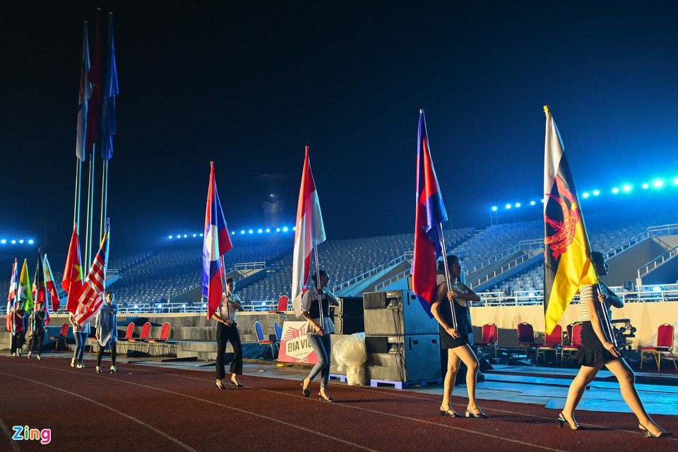 Dự kiến lễ khai mạc có sự tham gia của gần 3.000 người gồm nghệ sĩ, vận động viên bao gồm 3 chương chính: Chương 1: Việt Nam thân thiện; Chương 2: Đông Nam Á mạnh mẽ và chương 3: Đông Nam Á tỏa sáng.