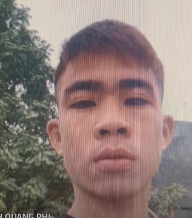 Ban chuyên án nhanh chóng làm rõ, đó là Đinh Quang Phi (SN 1996, ngụ xã Đức Long, huyện Nho Quan), vừa ra tù vào tháng 9/2020, không nghề nghiệp, nhưng lại tiêu tiền từng xấp, thường xuyên ở nhà nghỉ. Trinh sát cũng phát hiện Phi thường thuê ô tô đi lòng vòng các khu dân cư, có khi gã lại cùng đối tượng khác đi xe máy quanh huyện Gia Viễn.