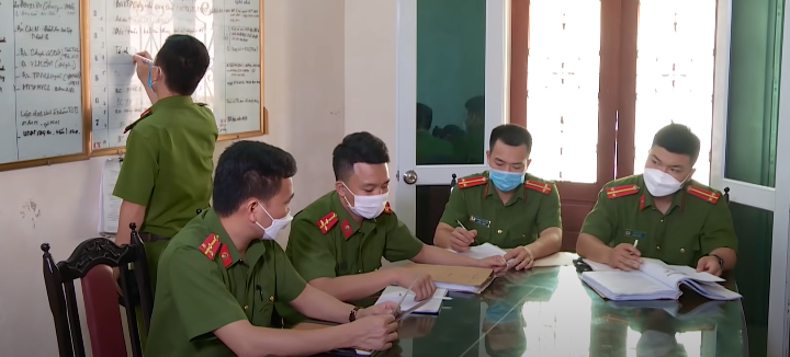 Xác định đây là vụ án nghiêm trọng, xảy ra giữa thời điểm dịch bệnh COVID-19 đang diễn biến phức tạp, Công an tỉnh Ninh Bình giao Công an huyện Gia Viễn xác lập chuyên án đấu tranh. Các trinh sát, điều tra viên dày dạn kinh nghiệm của Công an huyện phối hợp với Phòng Cảnh sát hình sự (CSHS) quyết tâm tìm ra thủ phạm trong thời gian nhanh nhất.