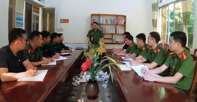 Trước vụ án mạng nghiêm trọng trên, Giám đốc Công an tỉnh Cao Bằng đã trực tiếp chỉ đạo, cử đoàn công tác tổ chức khám nghiệm hiện trường, khám nghiệm tử thi, khẩn trương điều tra vụ án, đồng thời, báo cáo sự việc lên Cục Cảnh sát Hình sự Bộ Công an.