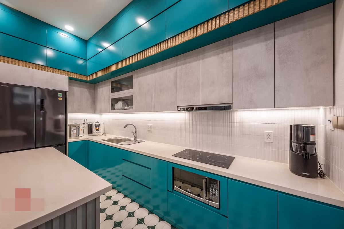 Biệt thự có 4 tầng, đủ công năng cho đại gia đình sinh sống. Vị trí công trình nằm trong khu đô thị mới nhưng rất yên tĩnh, thoáng đãng.