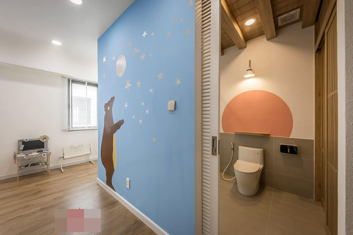 Phòng vệ sinh riêng, phục vụ nhu cầu cá nhân cho bé dễ dàng.