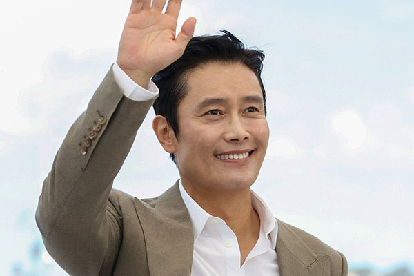 Lee Byung Hun mac Covid-19