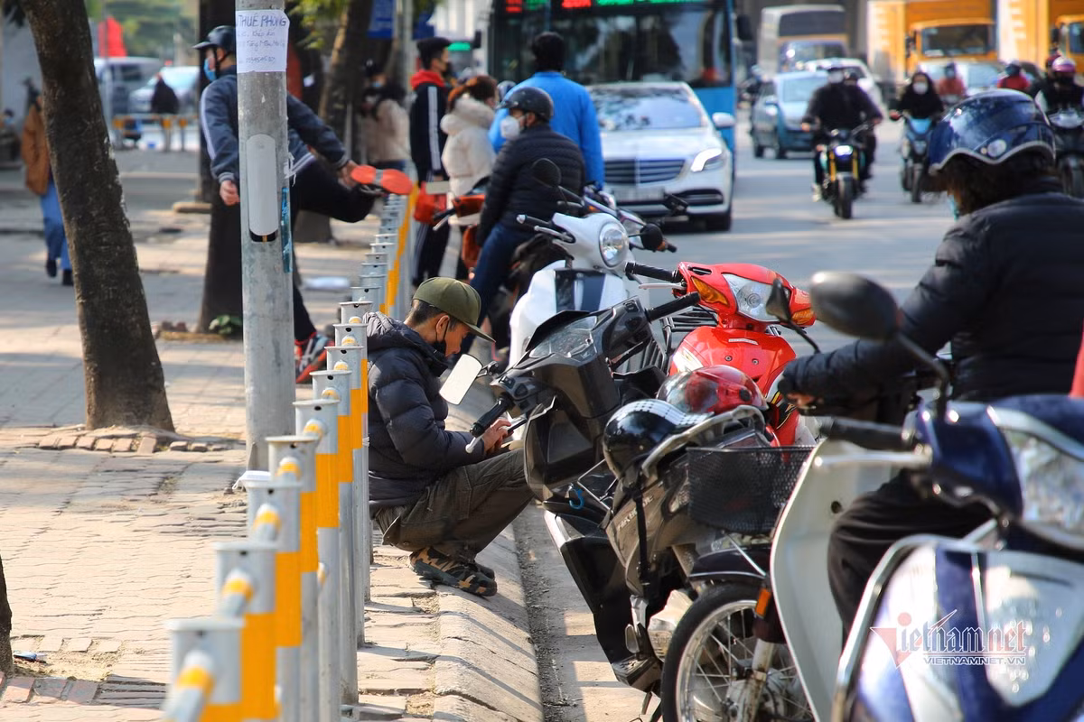 Hinh anh rao via he o Ha Noi chan ca loi di bo, qua duong buoc phai treo-Hinh-11