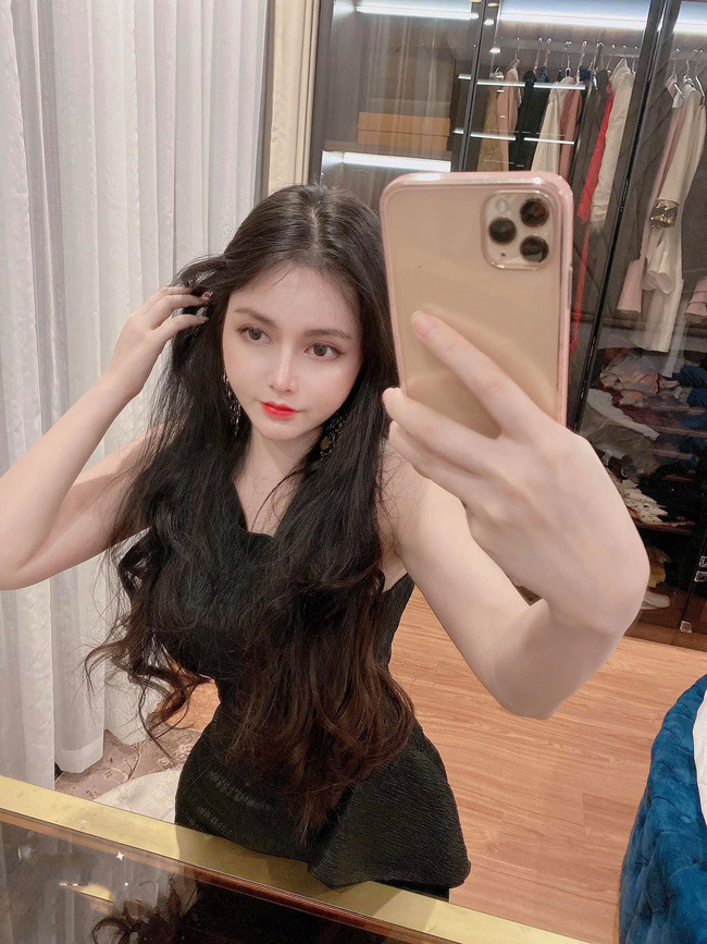 Với bộ ảnh tắm suối đẹp mê mẩn, cô được mệnh danh là "nàng eva Tuyên Quang".