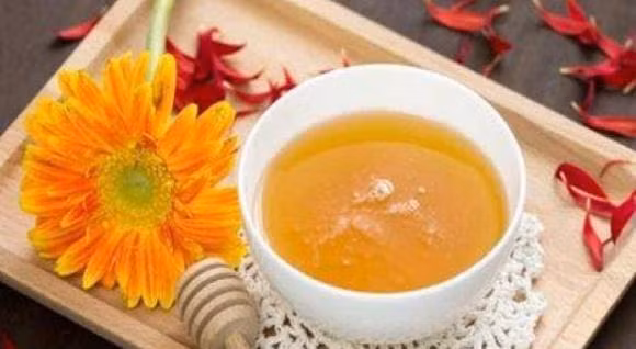 Uong nuoc mat ong co rat nhieu loi ich, dung bo qua hai dieu “cam”-Hinh-2