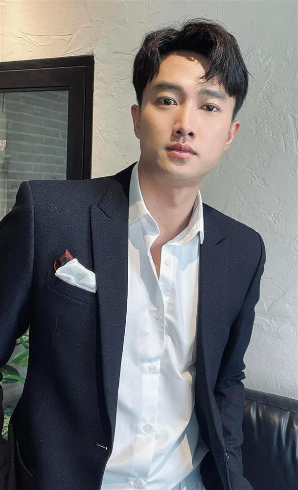 Quoc Truong khoe body, ban tay nam gioi lot khung hinh-Hinh-2