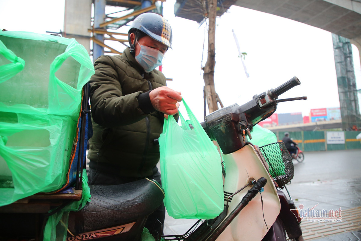 Nhung phan doi dam minh muu sinh trong buot gia o Ha Noi-Hinh-5