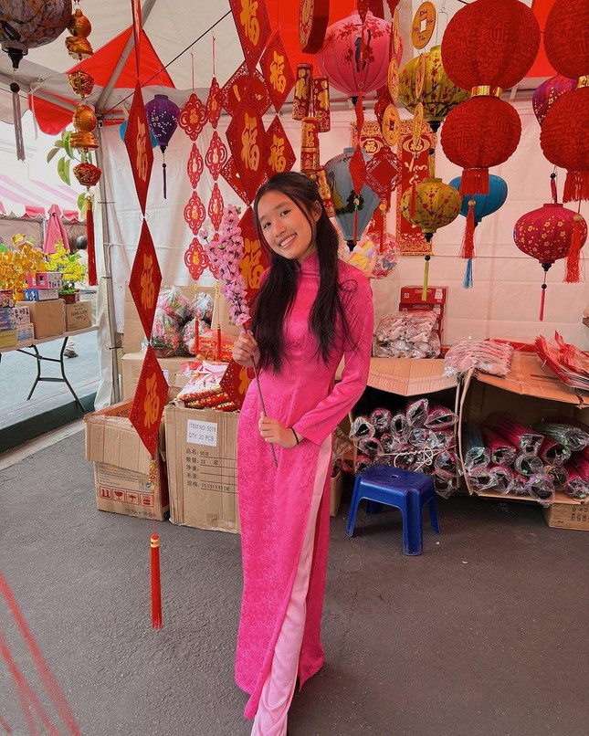 Cô nàng tuổi teen được gọi là "tiểu thư YouTuber", rich kid... có những vlog triệu view thú vị kể về cuộc sống hàng ngày ở Mỹ.