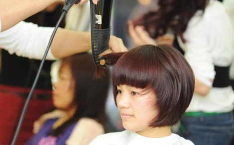 “Hot bac” nho dich vu tut tat nhan sac dip Tet