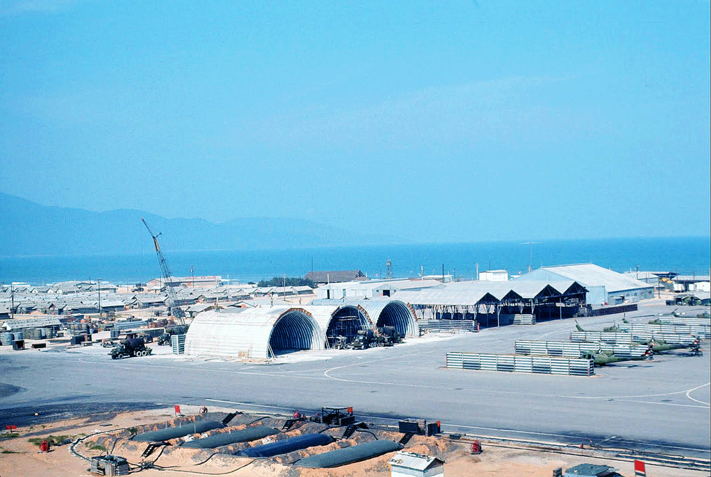 Trong suốt cuộc chiến, quân Giải phóng đã nhiều lần tấn công sân bay, phá hủy hàng chục máy bay Mỹ thuộc nhiều chủng loại. Ảnh: Wally Beddoe.