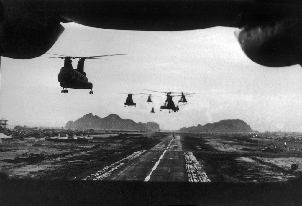 Một phi đội trực thăng xuất kích từ sân bay Nước Mặn năm 1969. Ảnh: Getty.