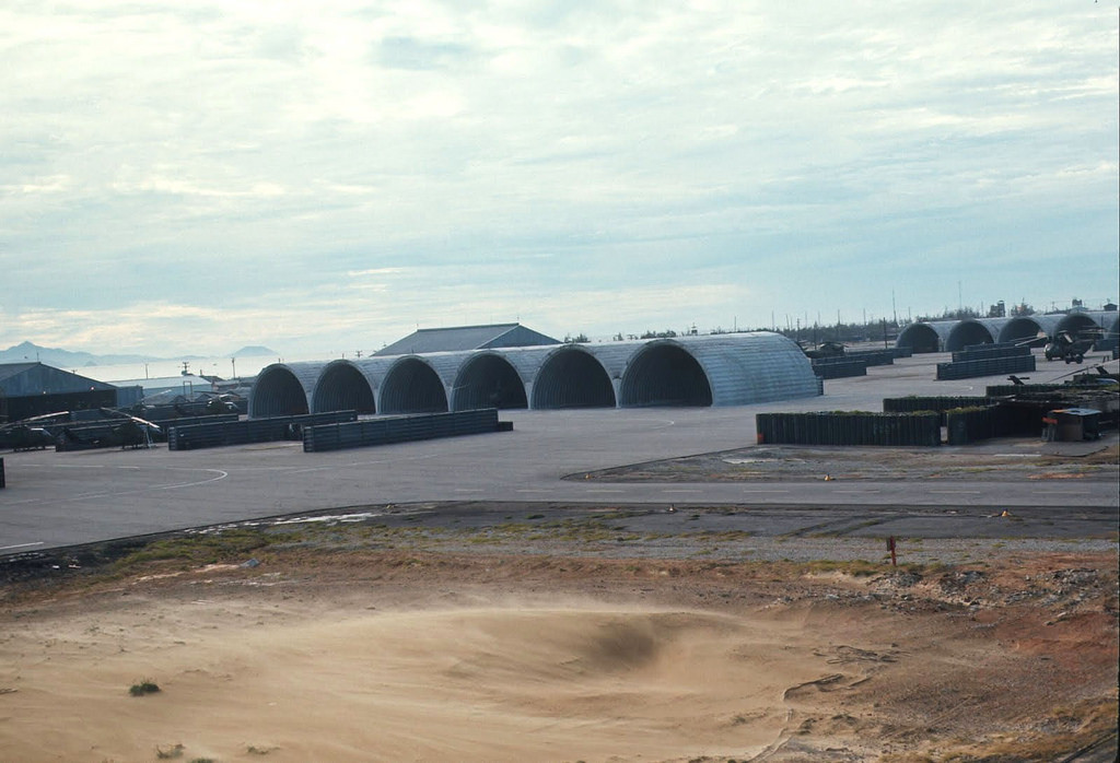 Sân bay Nước Mặn được quân đội Mỹ khởi công xây dựng vào tháng 8/1965, là một căn cứ không quân quan trọng của Mỹ ở miền Trung. Ảnh: Wally Beddoe.