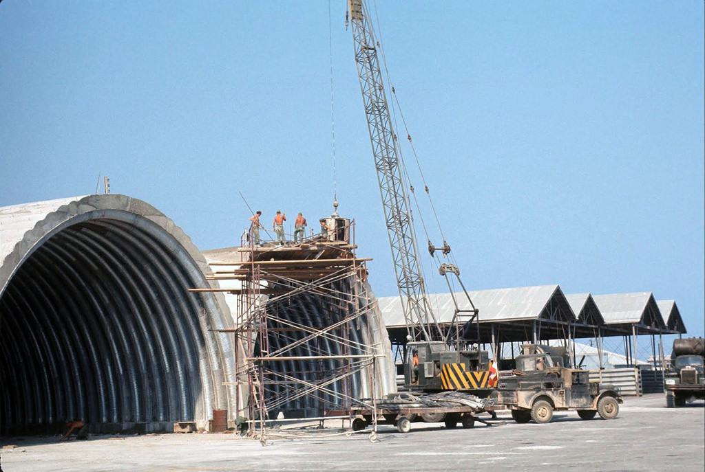 Khu nhà chứa máy bay đang được sửa chữa. Ảnh: Wally Beddoe.