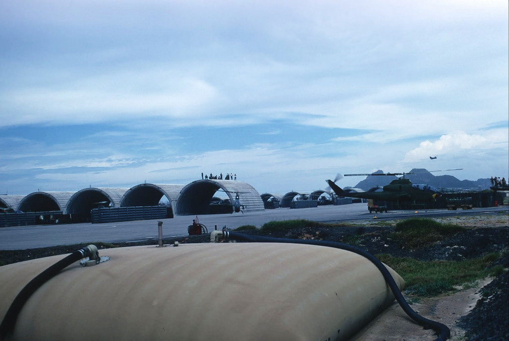 Sân bay có đường băng dài 1.400m, đáp ứng yêu cầu của đa số máy bay chiến đấu Mỹ thời chiến tranh Việt Nam. Ảnh: Wally Beddoe.