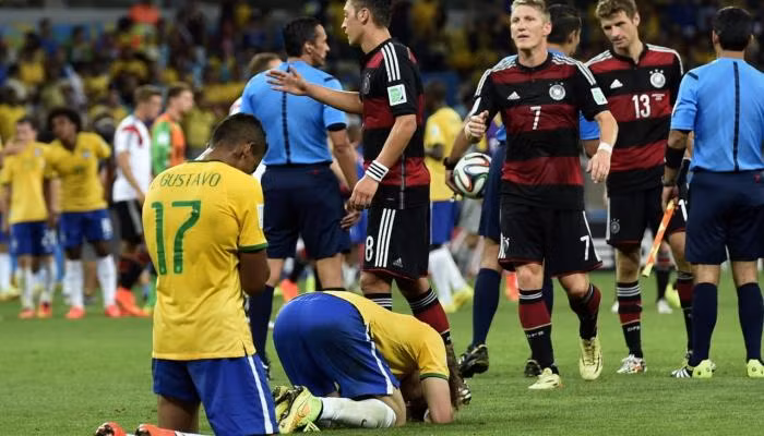Brazil là Đội duy nhất tham dự đủ tất cả các vòng chung kết World Cup và cũng là đội giành nhiều cup vô địch nhất. Dù vậy, đội tuyển này không bao giờ giành cúp khi World Cup được tổ chức ở nước mình. Ảnh: PanamericanWorld.