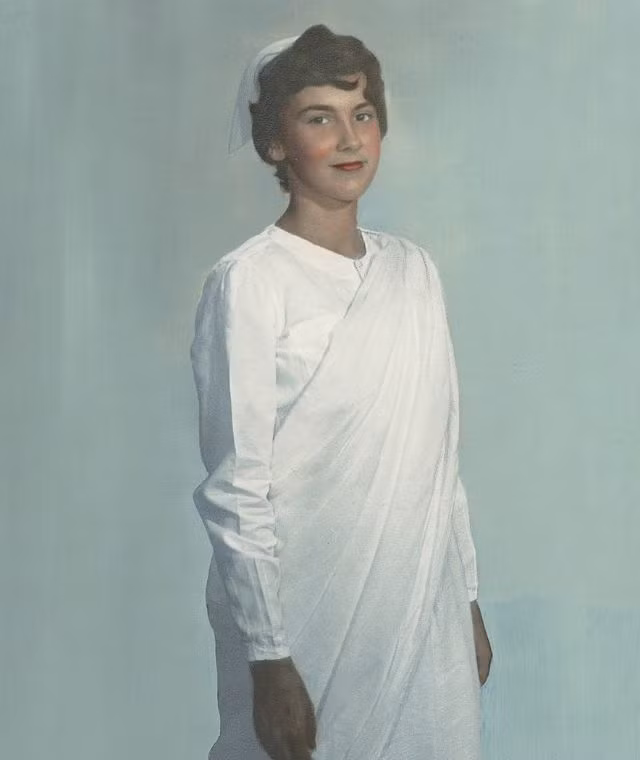 Vẻ đẹp thánh thiện của nữ y tá làm việc ở Nepal thập niên 1950. Ảnh: Helene Fuld Health Foundation.