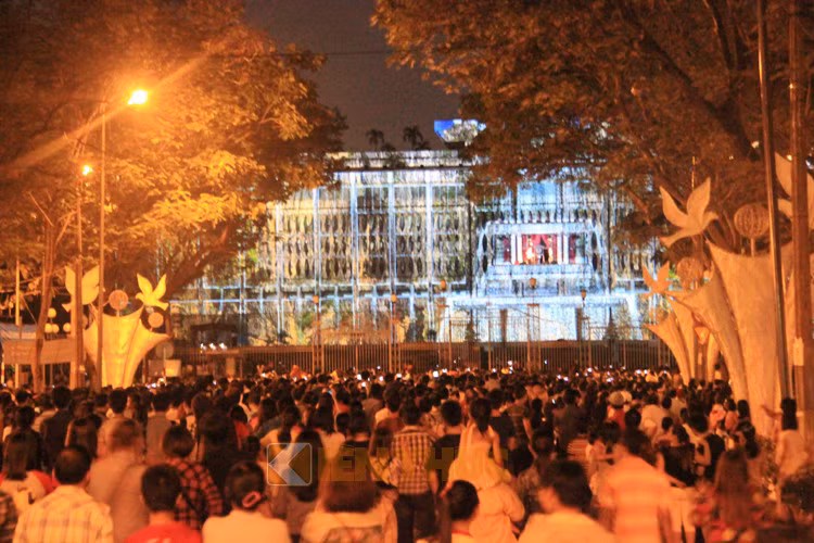 Dinh Thống Nhất như một màn hình khổng lồ...