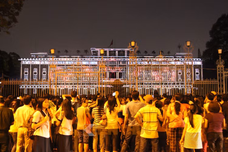 Chương trình được các kỹ sư, nghệ sĩ hình ảnh của Pháp thực hiện đầy ấn tượng.