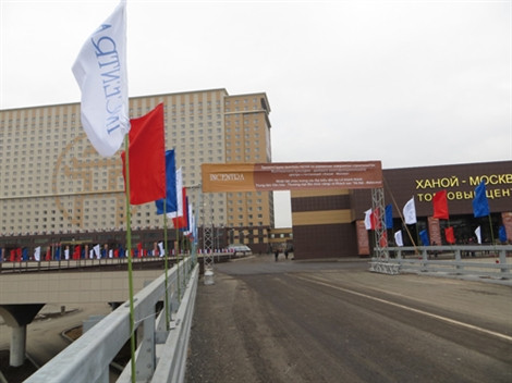 Toàn cảnh 2 phần Trung tâm Căn hộ - khách sạn và Trung tâm thương mại triển lãm của Trung tâm Hà Nội - Mat. Ảnh: Lê Xuân Sơn.