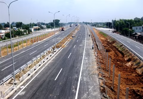 20 km đầu tiên của tuyến cao tốc TP HCM - Long Thành - Dầu Giây sẽ được thông xe vài ngày tới.