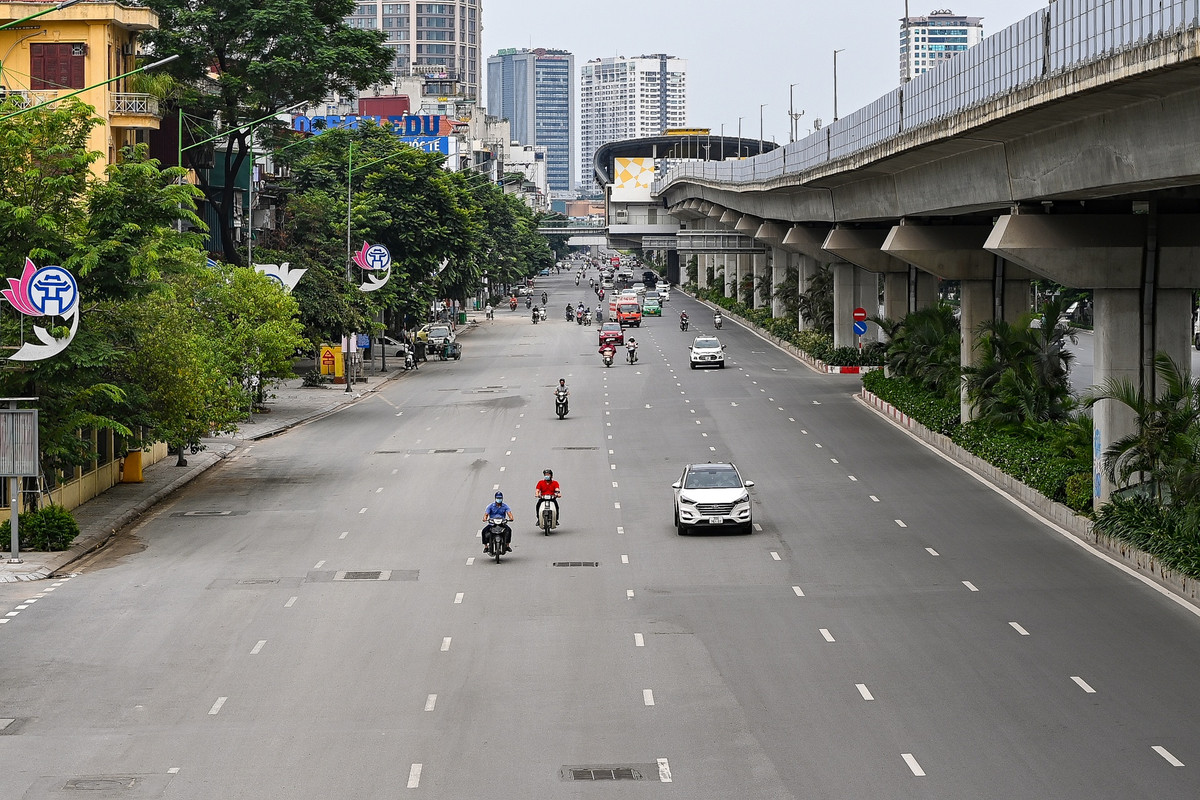 Ha Noi ngay thuong va trong thoi gian siet chat gian cach-Hinh-4
