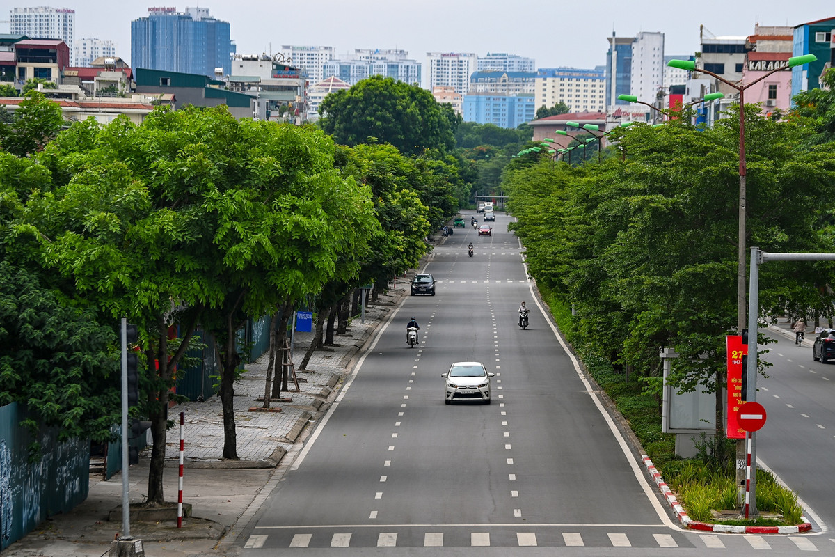 Ha Noi ngay thuong va trong thoi gian siet chat gian cach-Hinh-2