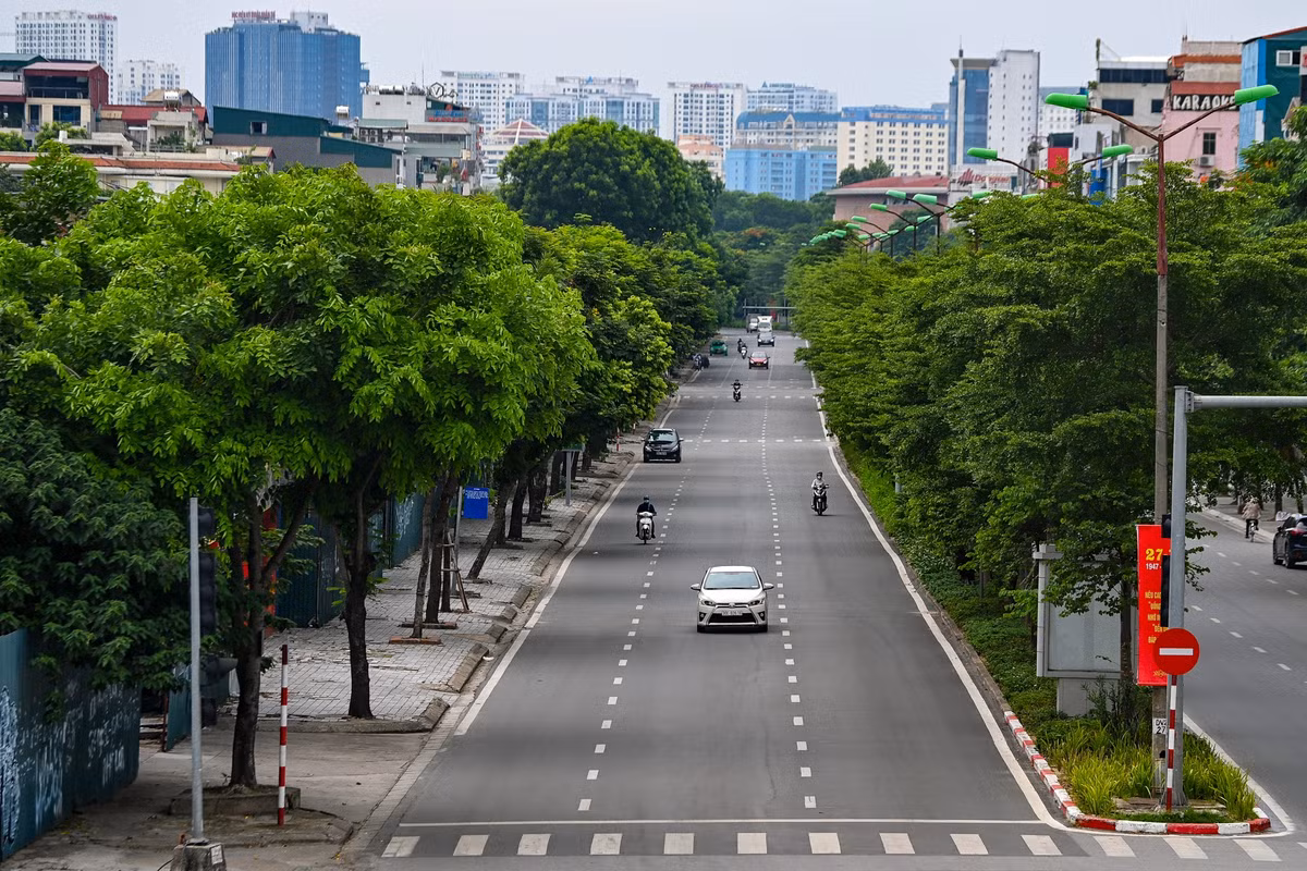 Ha Noi ngay thuong va trong thoi gian siet chat gian cach-Hinh-2