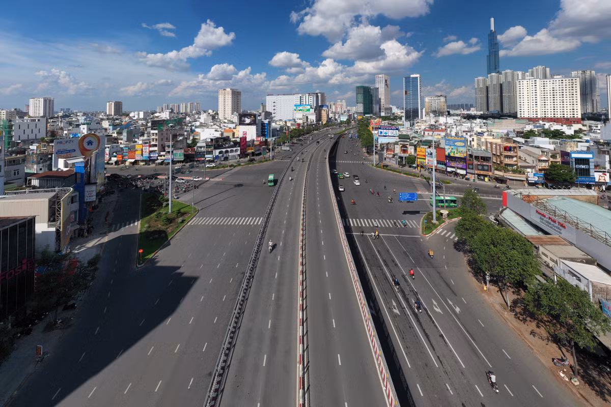 Thay doi chien luoc chong dich o phia Nam va nhung uu tien cho TP.HCM