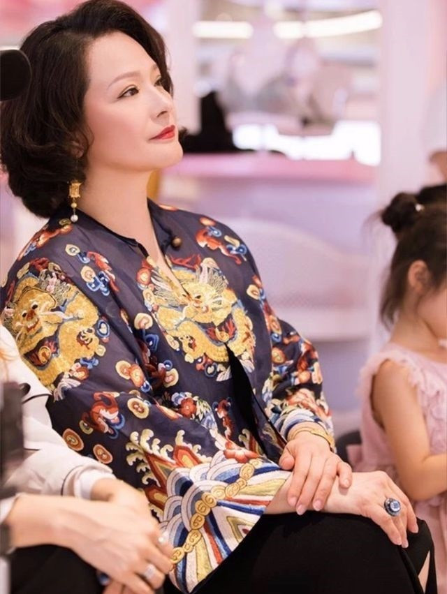 Cuoc song vien man cua cong chua dep nhat 'Tay du ky' 1986