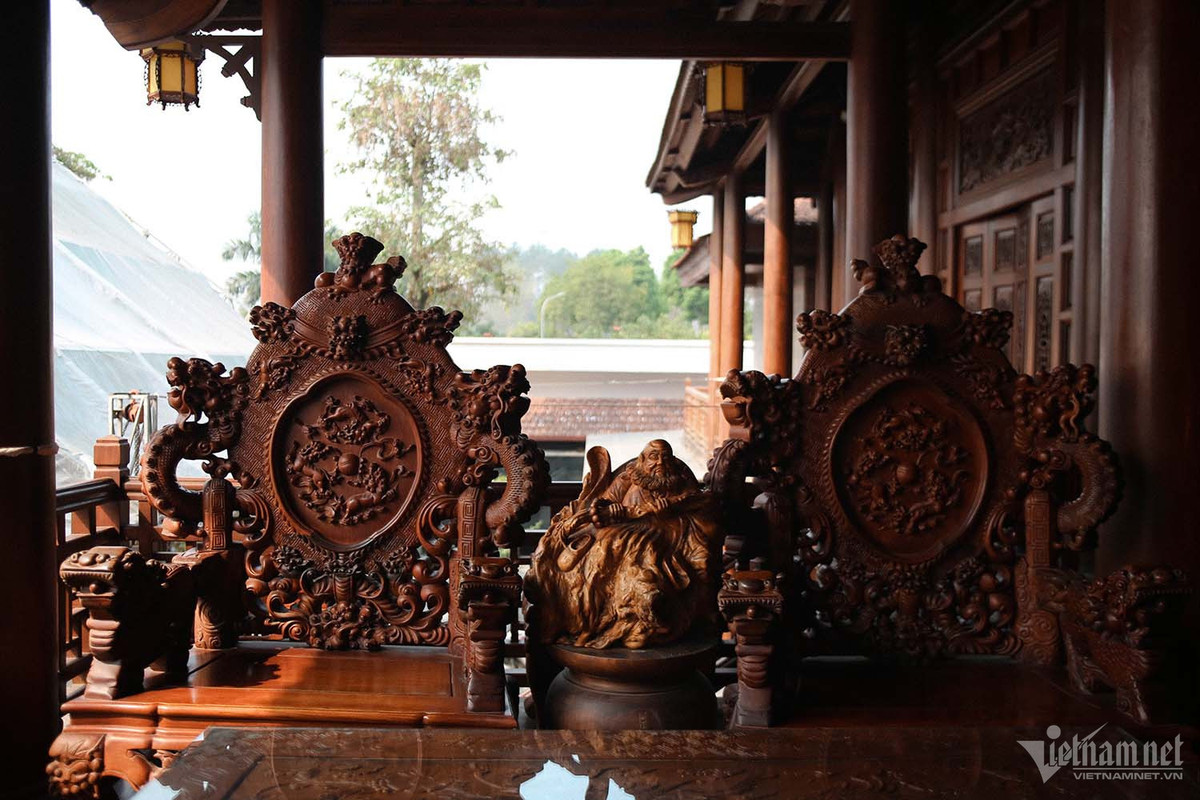 Để tạo ra nét đồng nhất, đa số vật dụng trong nhà được làm từ gỗ. Ảnh: Nhị Tiến