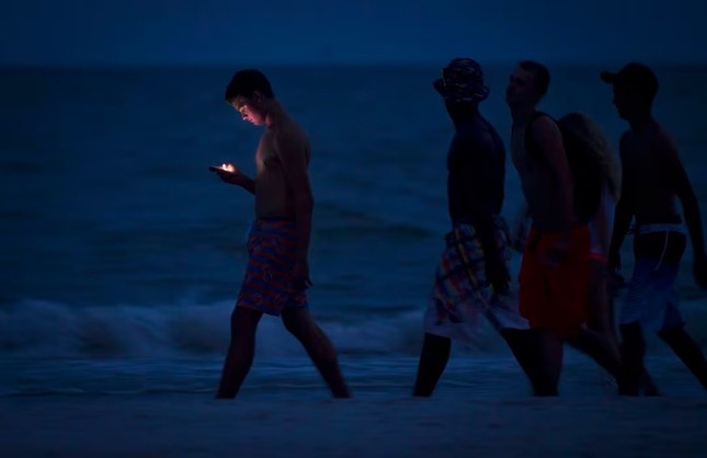 Florida thong qua luat cam mang xa hoi voi tre duoi 16 tuoi