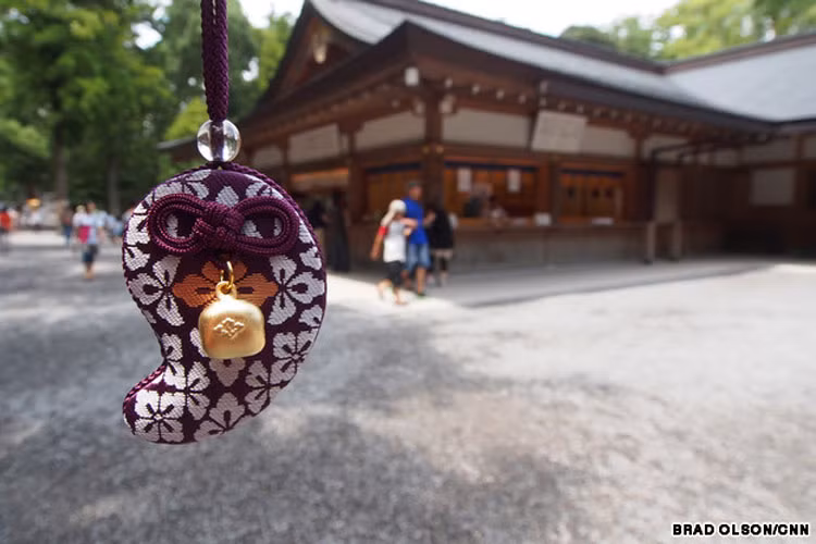 Dân thường chỉ được cầu nguyện ở bên ngoài chứ không được bước vào trong các đền thờ.