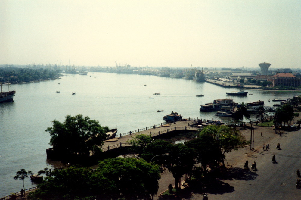 Từ khách sạn Majestic nhìn về phía quạn 4.