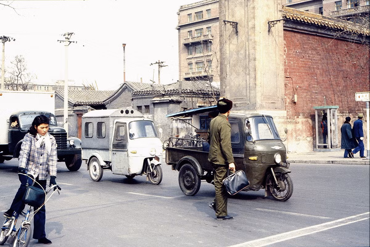 Những chiếc xe lam trên đường.