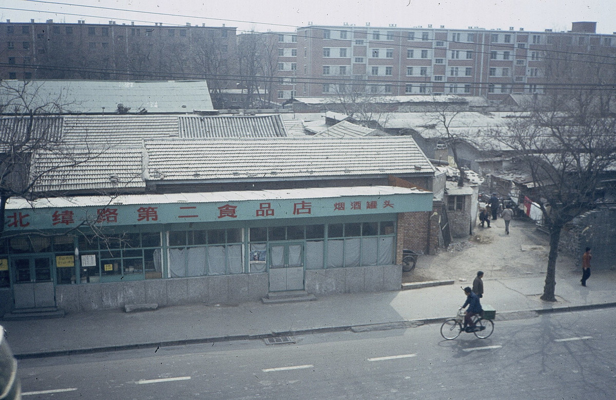 Từ khách sạn Bắc Vĩ nhìn xuống phố Bắc Vĩ.