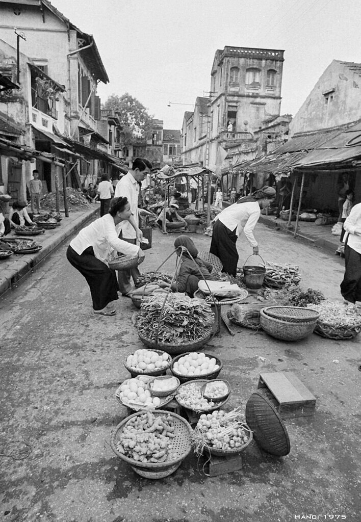 Chợ Hàng Bè, 5/5/1975.