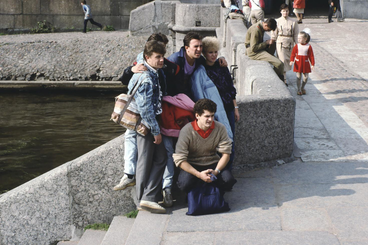 Du khách tham quan pháo đài Peter &amp; Paul.