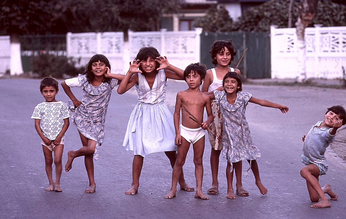 Những đứa trẻ ở xã Glina, hạt Ilfov.