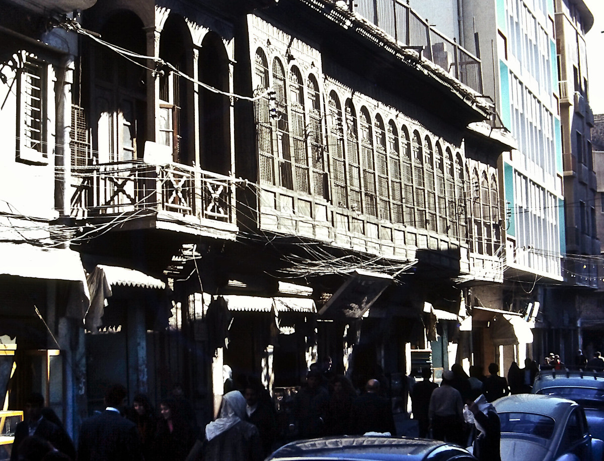 Ngôi nhà xưa với những đường nét kiến trúc ấn tượng.