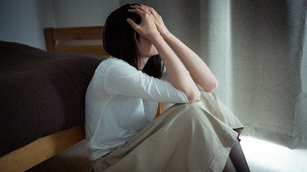 Phat hien con dau ngoai tinh, me chong lap tuc thay khoa cua