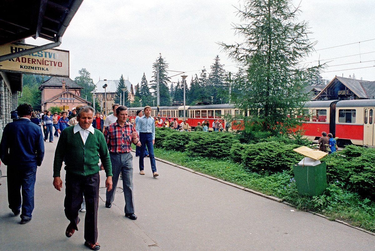 Ga tàu hỏa ở Tatranská Lomnica, ngày nay thuộc Slovakia.