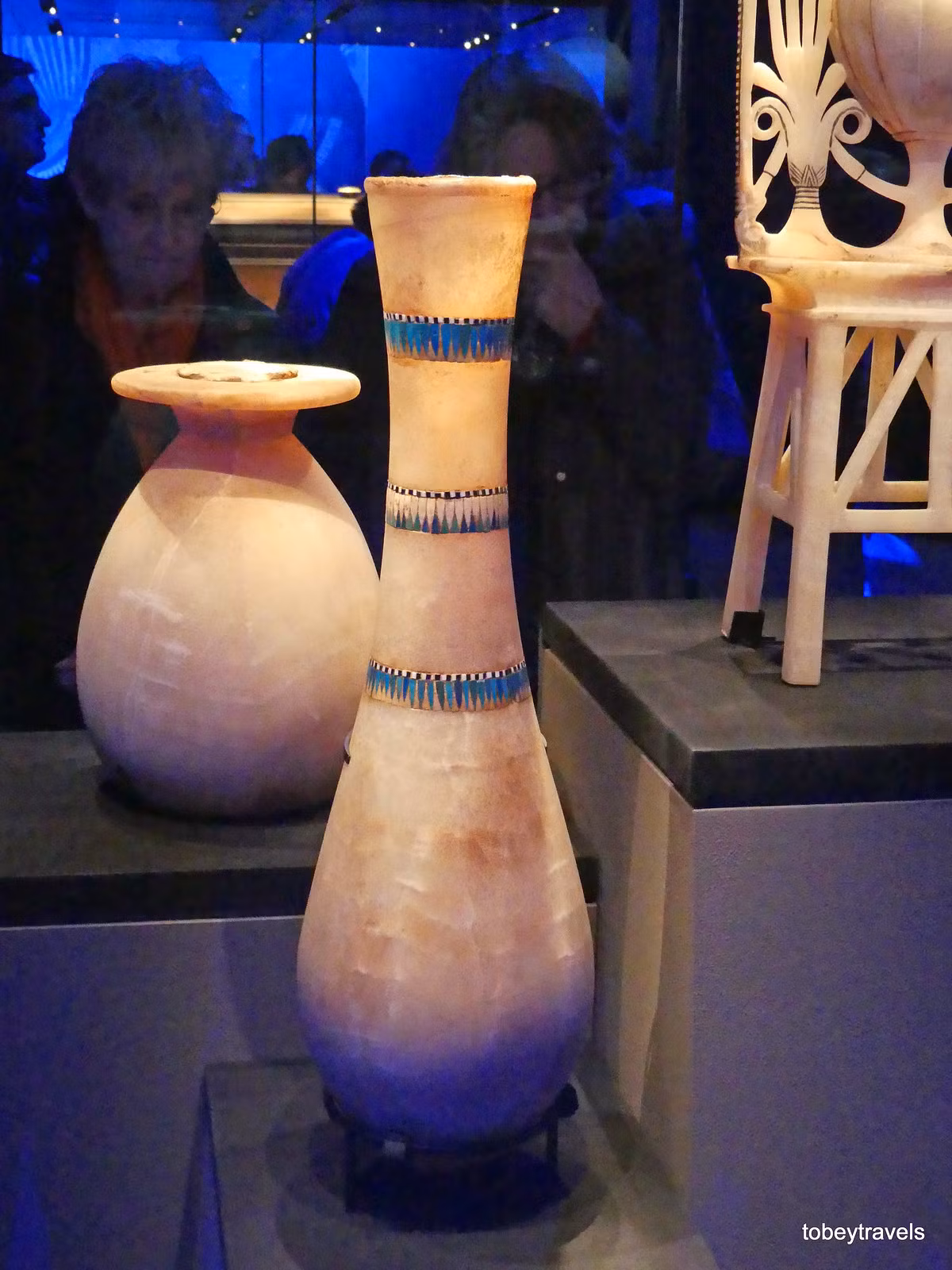 Bình làm từ đá canxit trang trí men thiếc.