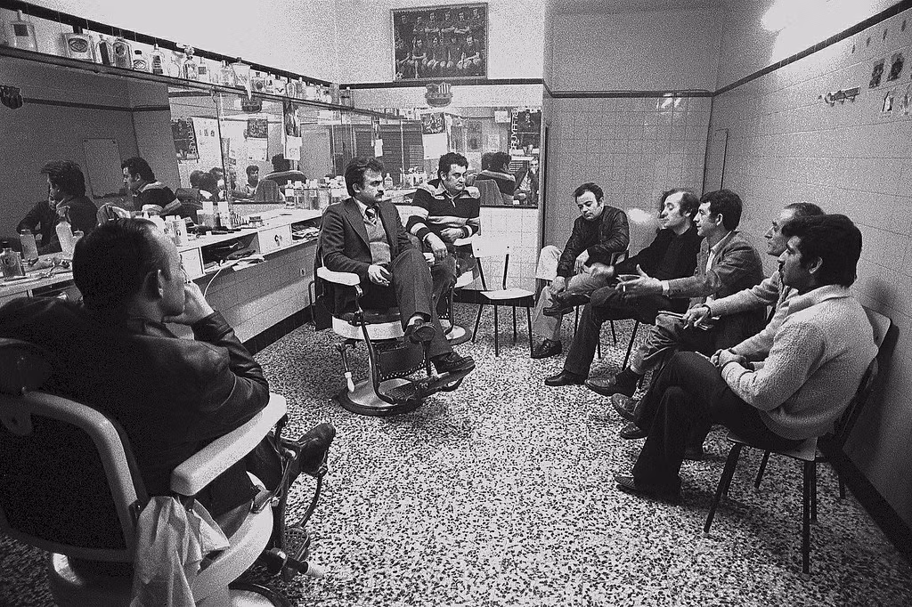 Cuộc tụ họp trong tiệm cắt tóc, 1979.