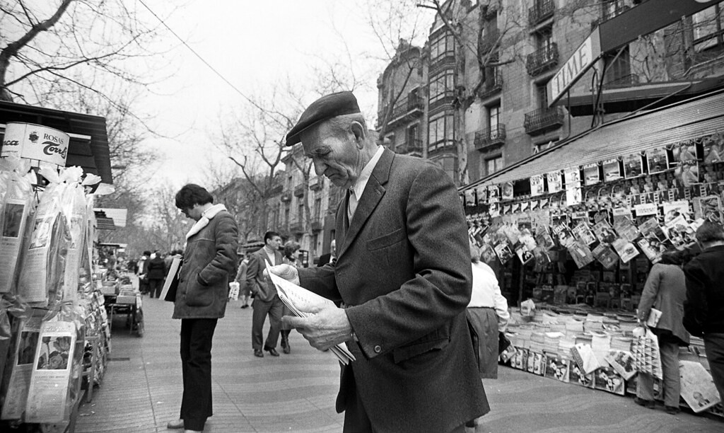 Các cửa hàng trên hè phố La Rambla.
