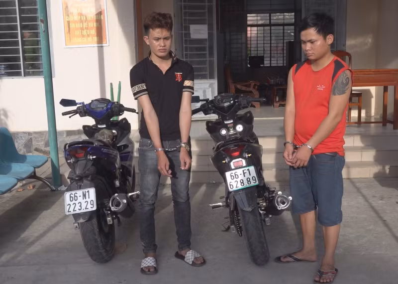 Dung sung nhua cuop 1.420 goi thuoc la lau